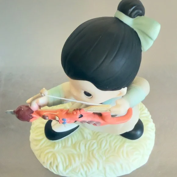 Precious Moments Disney Mulan & Mushu You Keep Me On Target 202032 (SB1505) - Picture 5 of 15